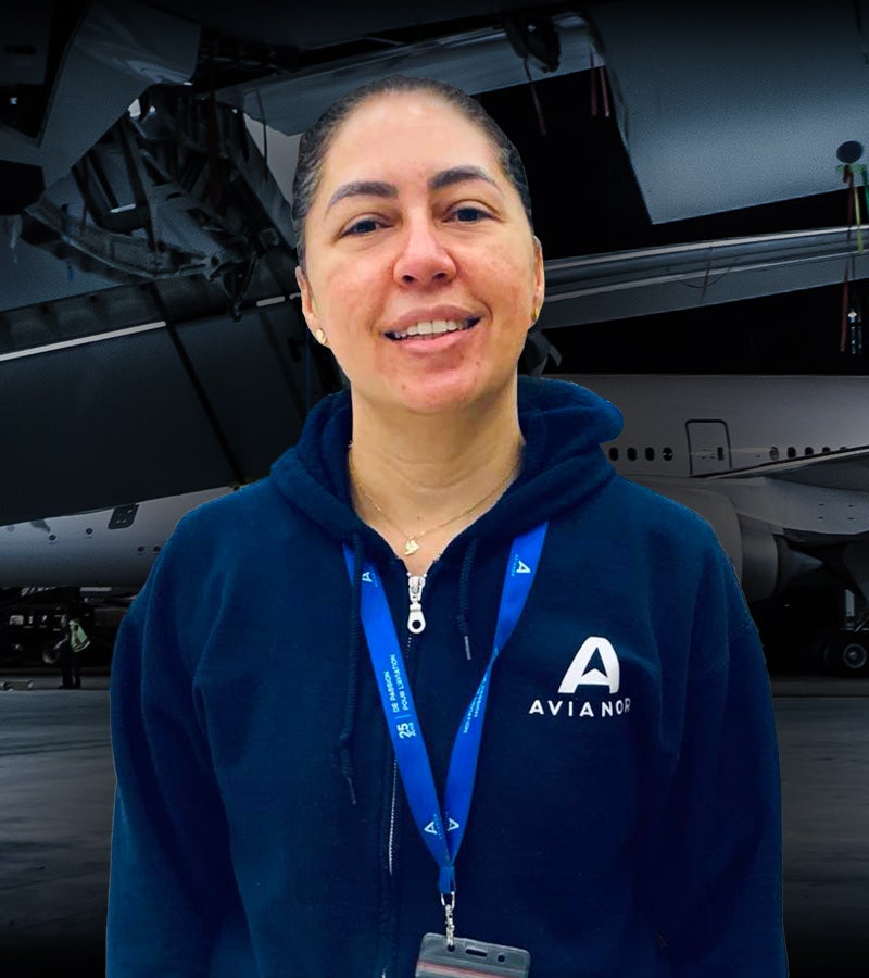 Lorena, Mécanicienne d'avion