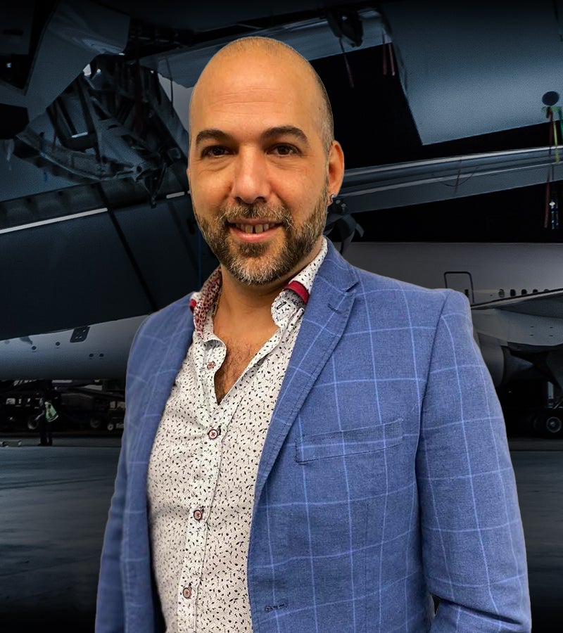 Manuel, Spécialiste Ingénierie de cabine
